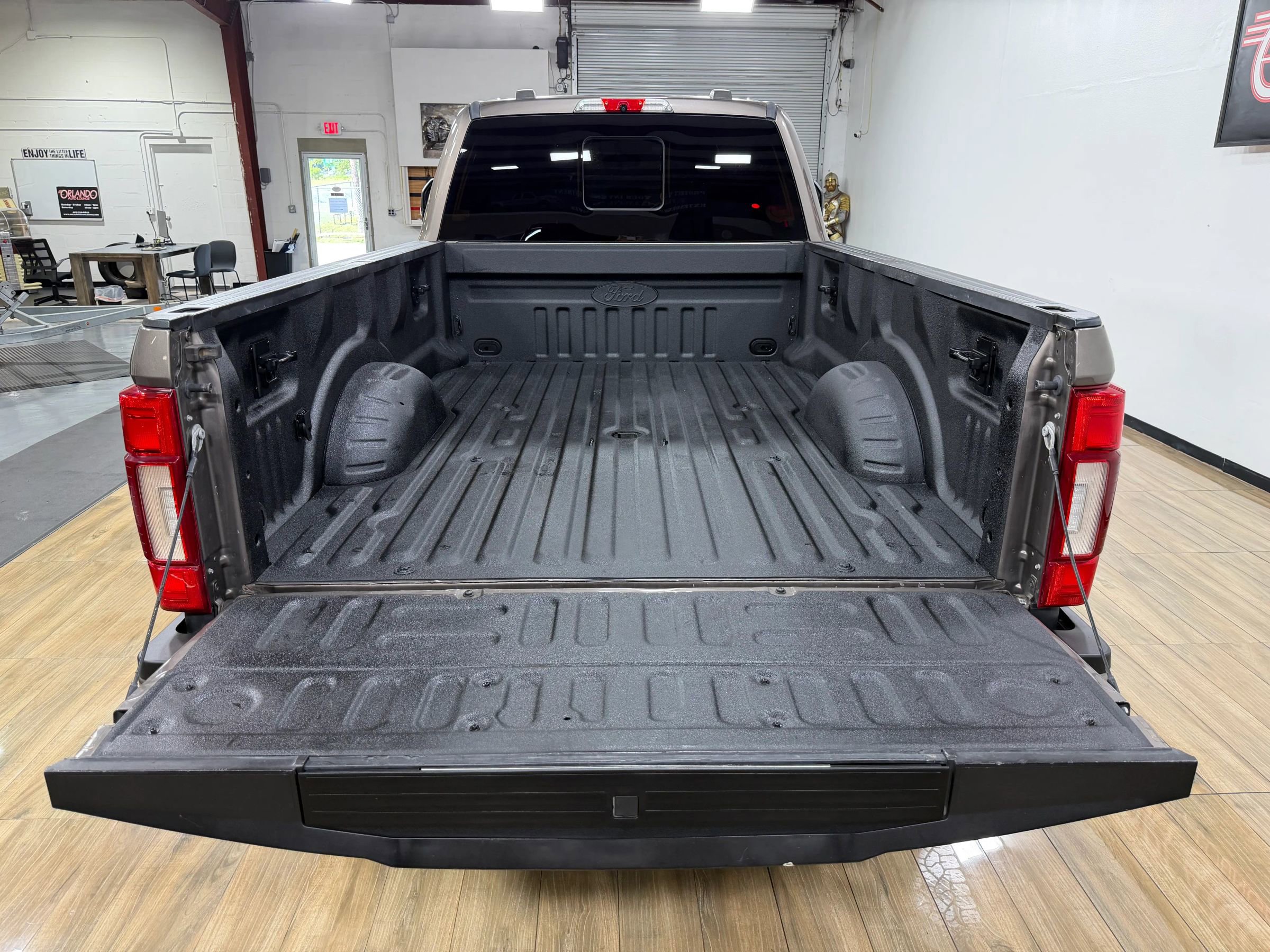 Used 2020 Ford F350 Limited w/ FX4 Off-Road Package AWD/4WD image 8