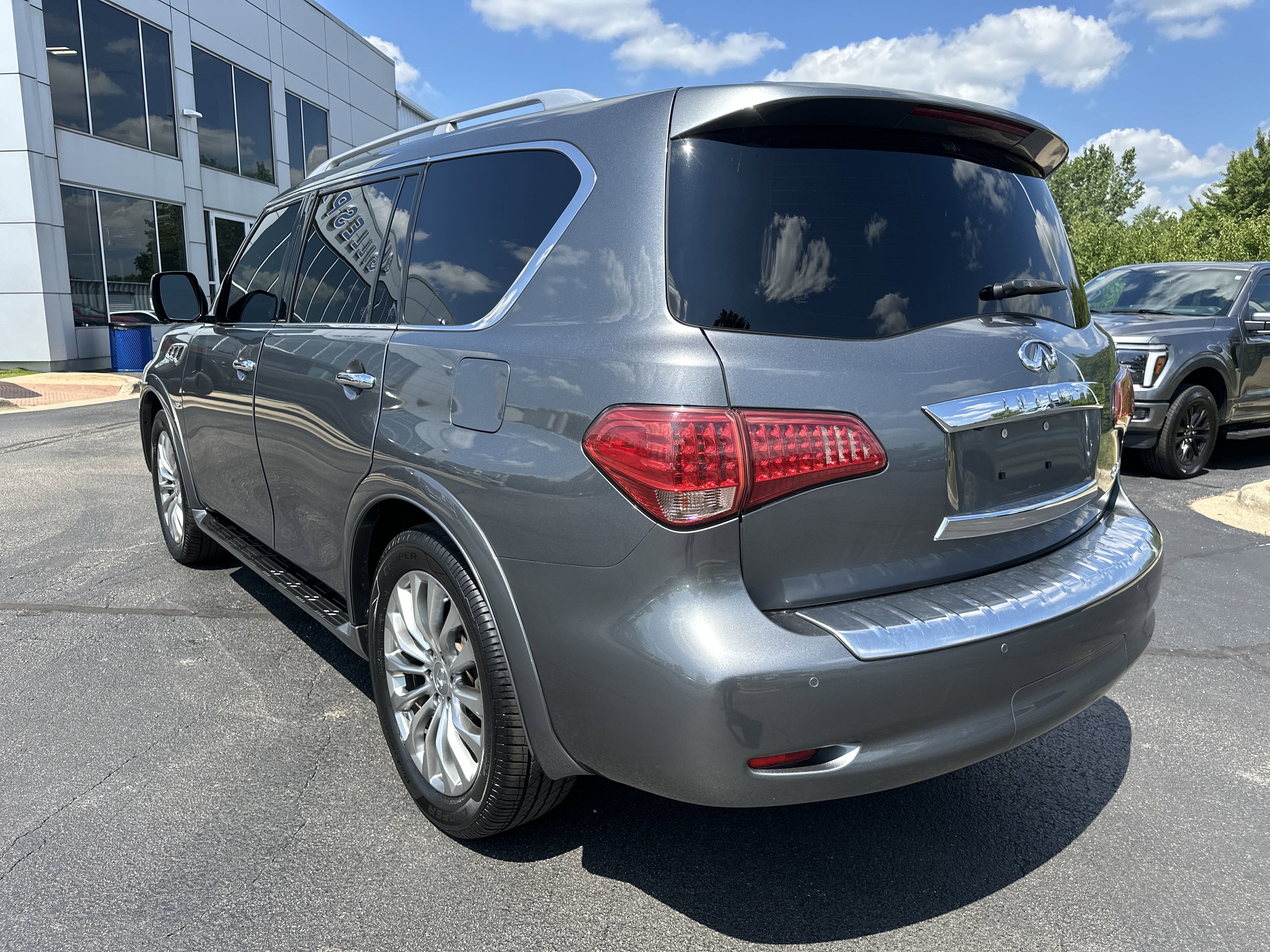 Used 2017 INFINITI QX80 4WD w/ Deluxe Technology Package image 6