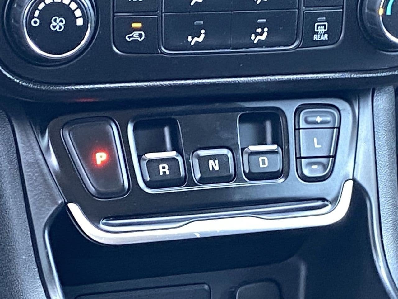 Used 2020 GMC Terrain SLE FWD image 30