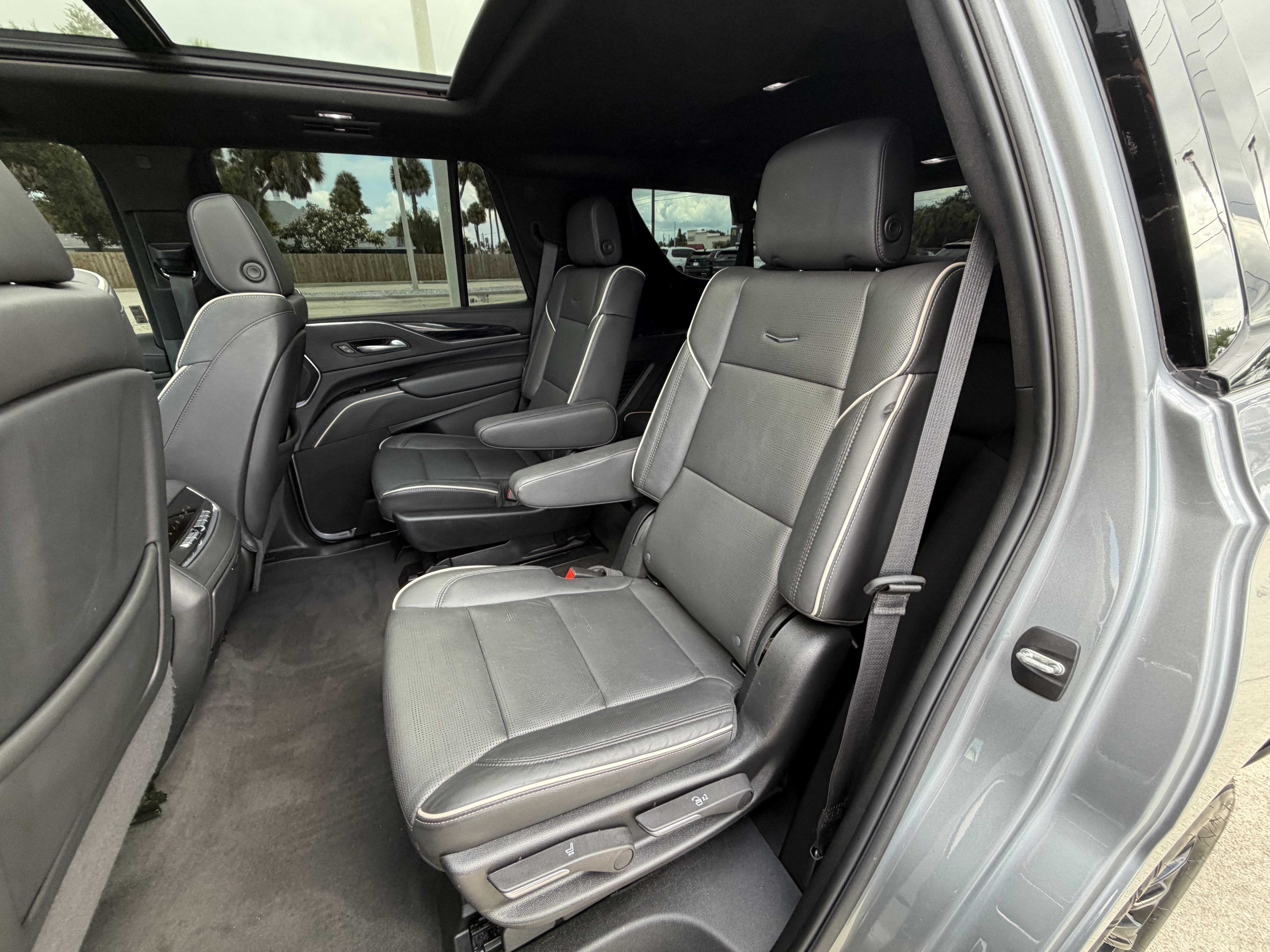 Certified 2024 Cadillac Escalade Sport w/ LPO, ONYX Package AWD/4WD image 15