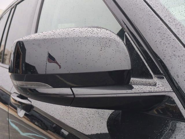 Used 2023 Jeep Grand Cherokee Limited w/ Black Appearance Package image 12