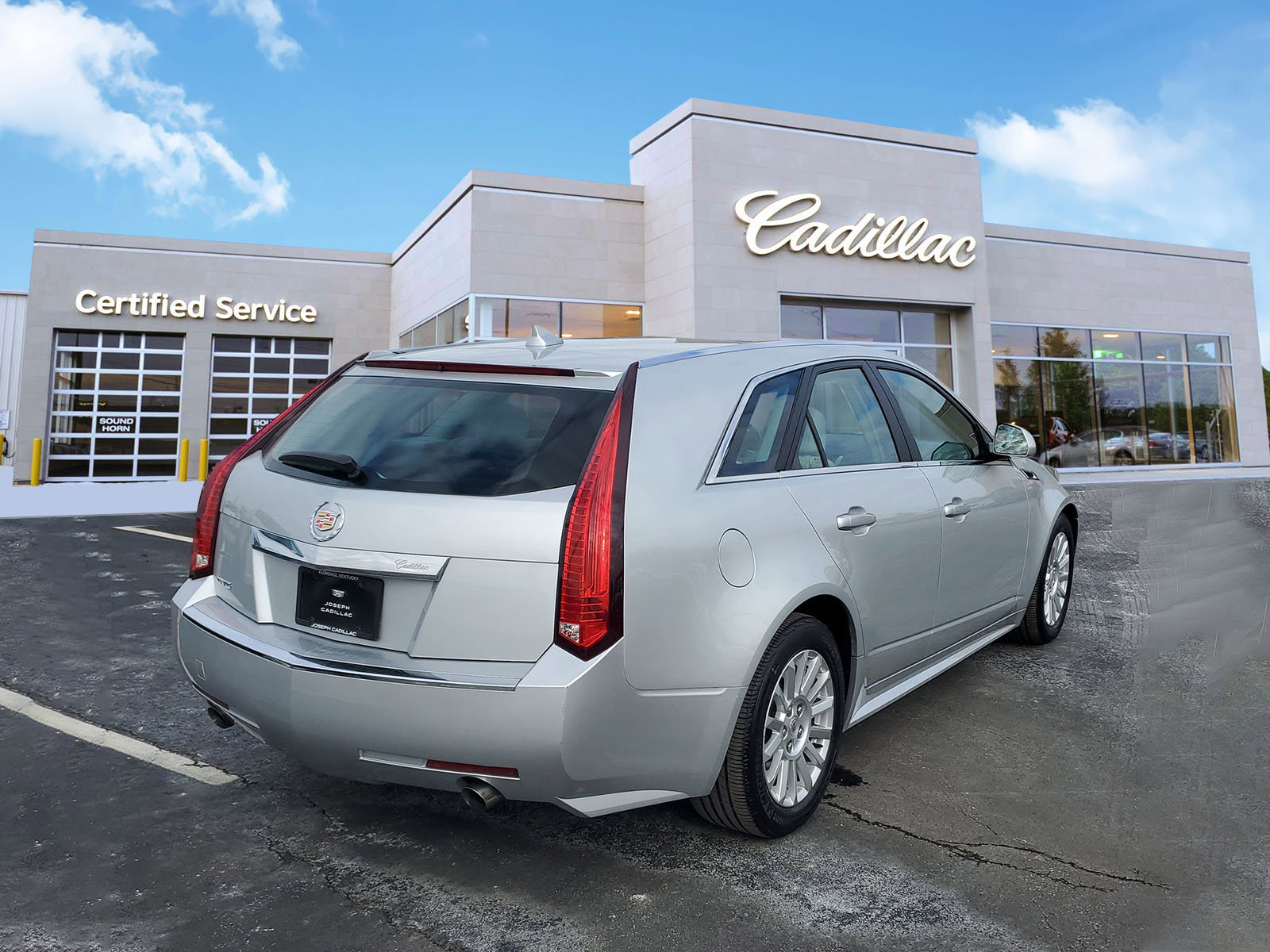 Used 2011 Cadillac CTS Wagon image 3