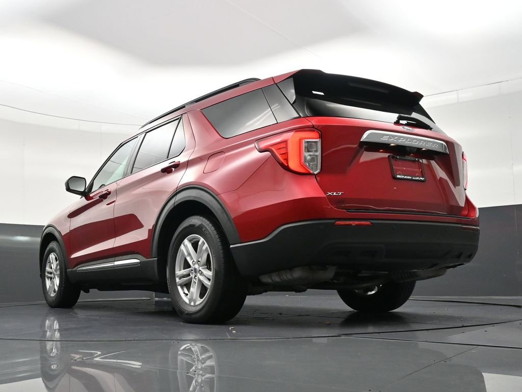 Used 2021 Ford Explorer XLT image 27