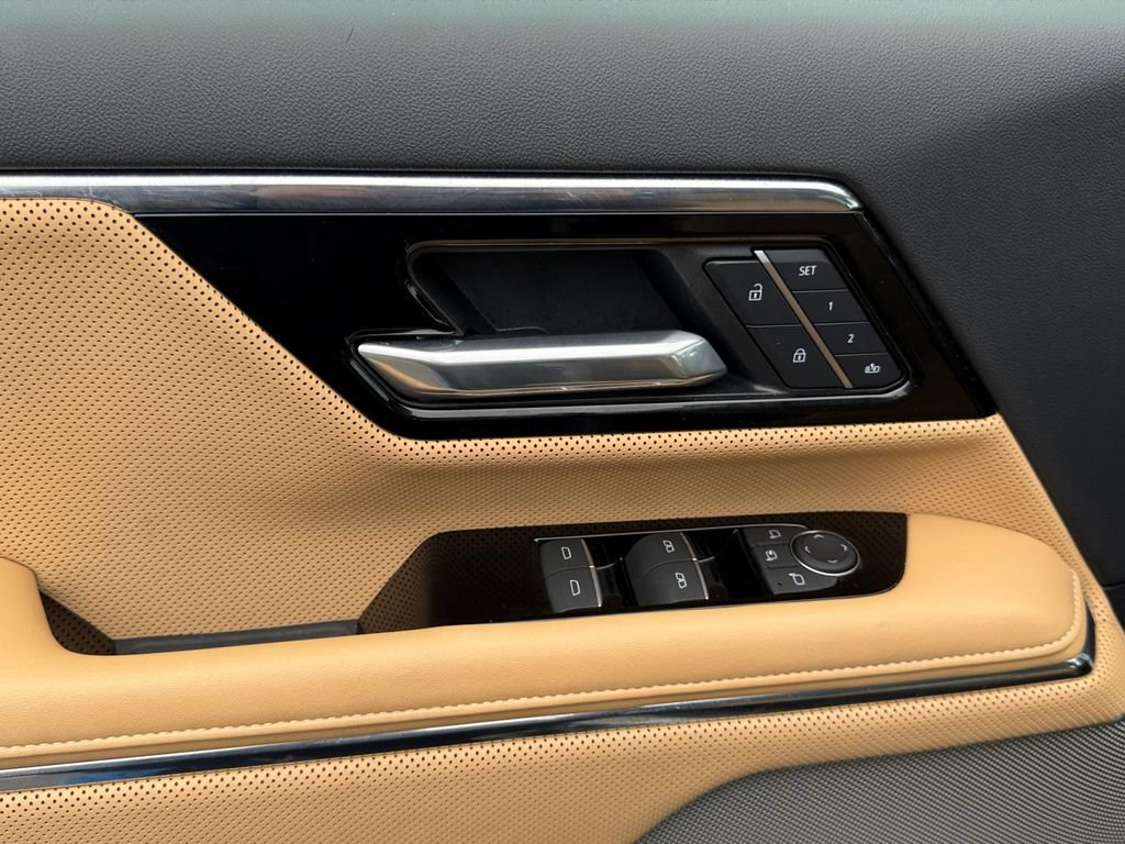 Used 2025 GMC Sierra EV Denali AWD/4WD image 11