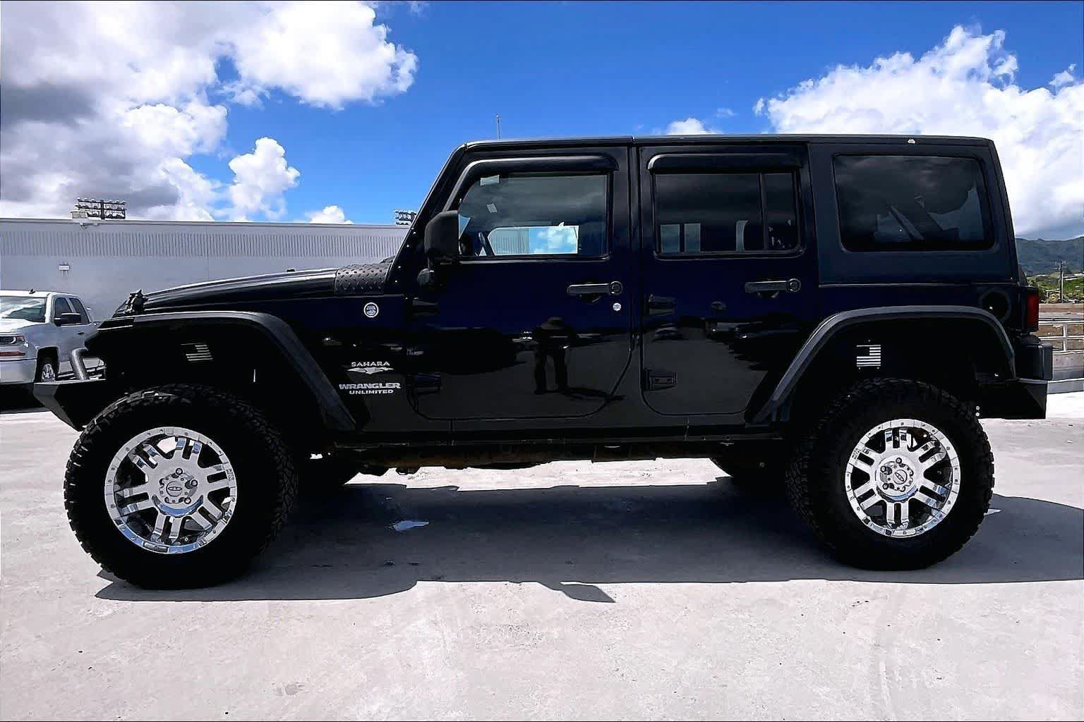 Used 2013 Jeep Wrangler Unlimited Sahara w/ Connectivity Group AWD/4WD image 3