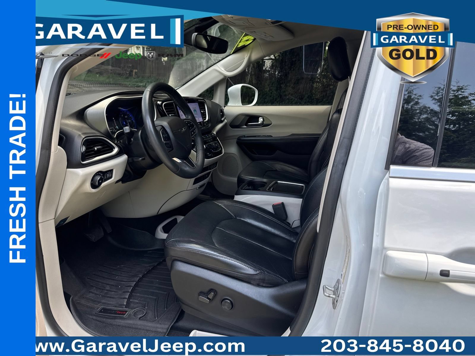 Used 2022 Chrysler Pacifica Touring-L FWD image 2