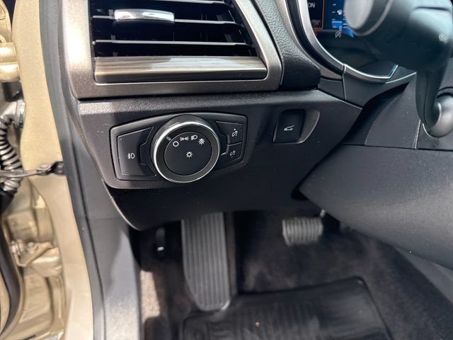 Used 2017 Ford Fusion SE w/ Fusion SE Technology Package FWD image 16