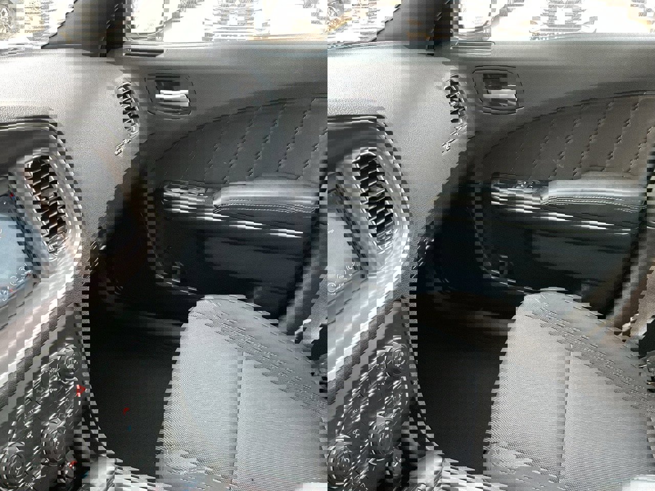 Used 2022 Dodge Charger SXT image 34