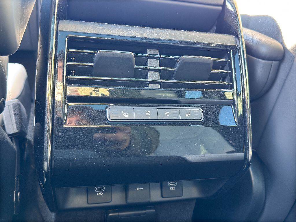 Used 2023 Land Rover Range Rover Sport SE Dynamic image 32