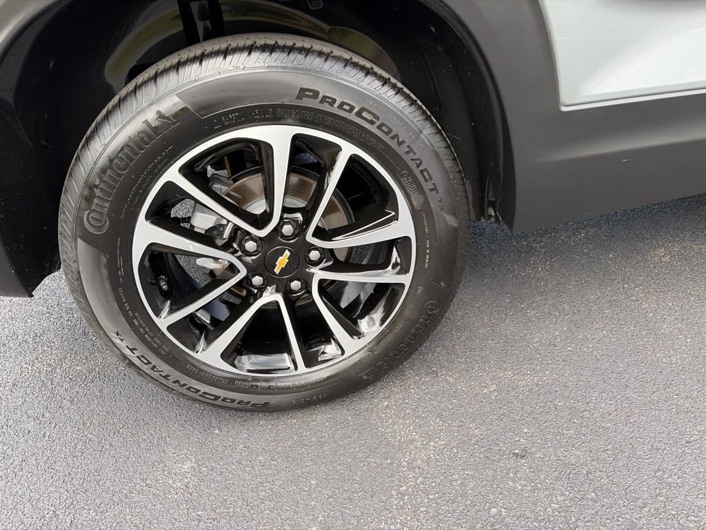 Used 2025 Chevrolet TrailBlazer LT AWD/4WD image 13