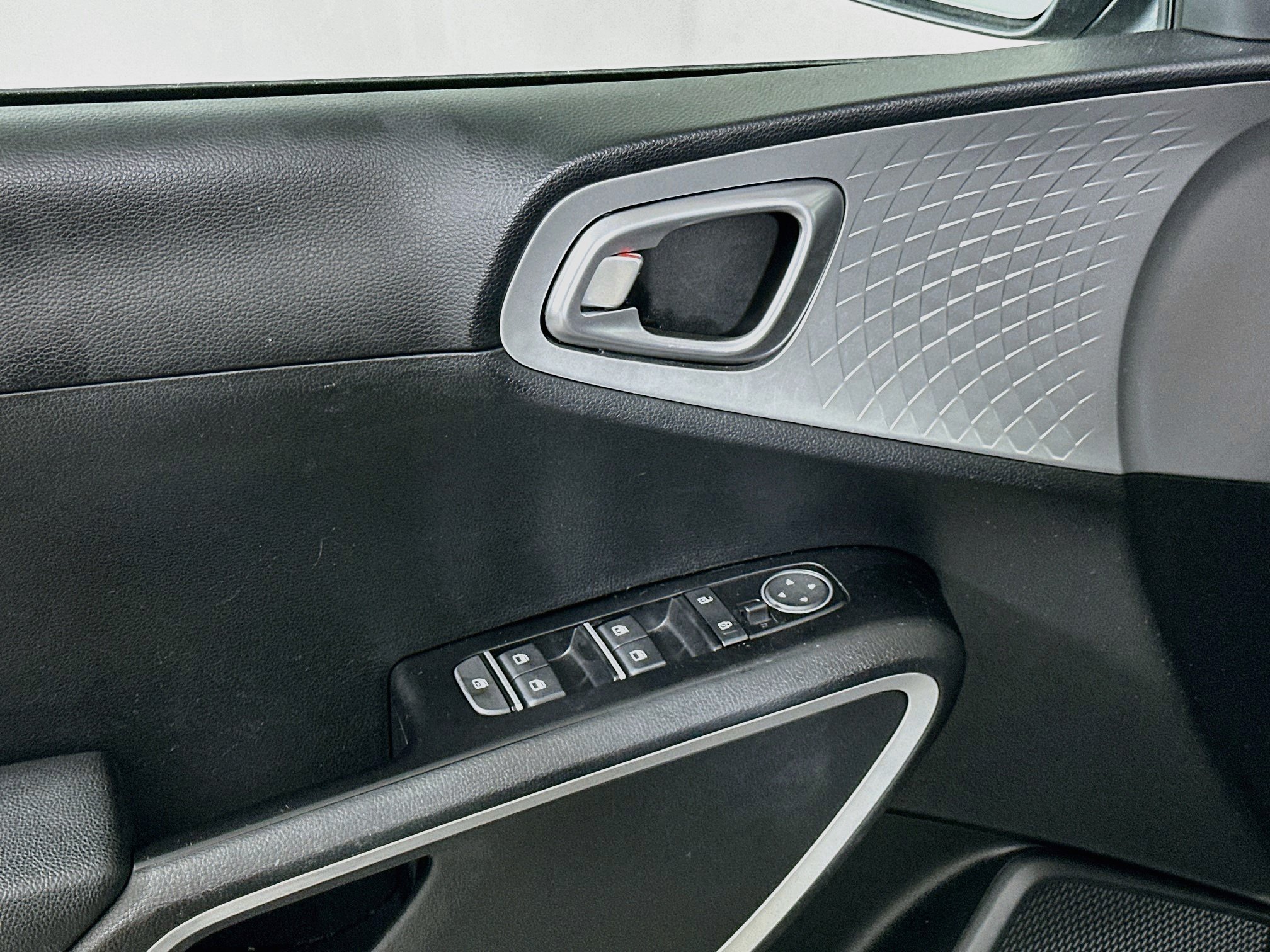 Used 2025 Kia Soul LX w/ LX Technology Package FWD image 15