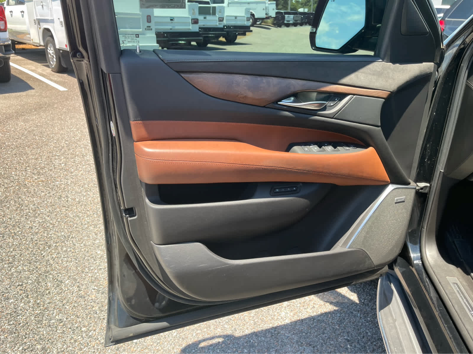 Used 2017 Cadillac Escalade Premium Luxury AWD/4WD image 20