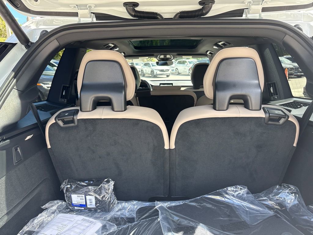 New 2026 Volvo XC90 B6 Plus w/ Protection Package Premier image 9