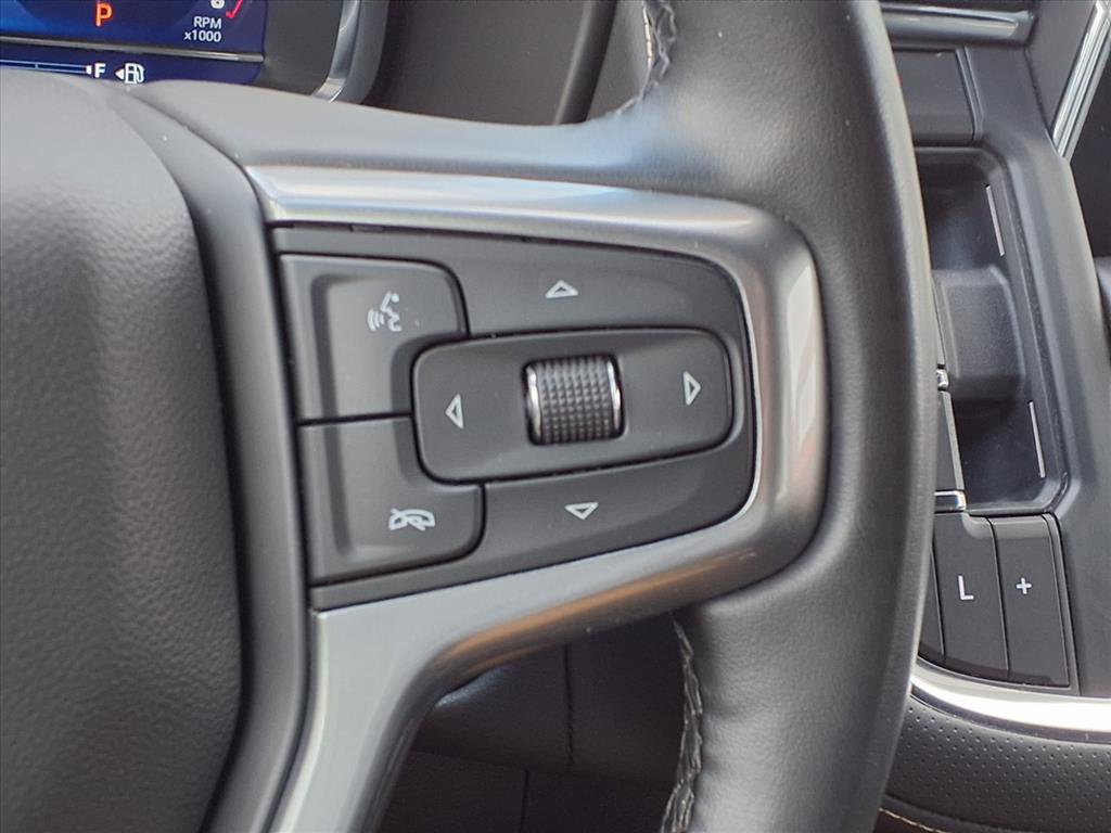 Used 2023 Chevrolet Suburban Premier image 18