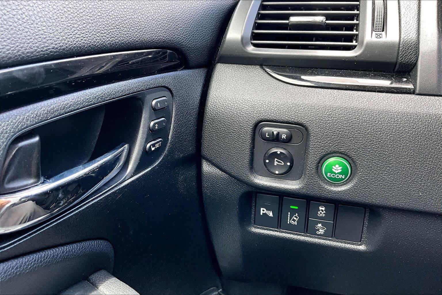 Used 2018 Honda Pilot Touring image 35