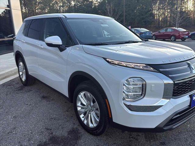 New 2026 Mitsubishi Outlander ES image 3