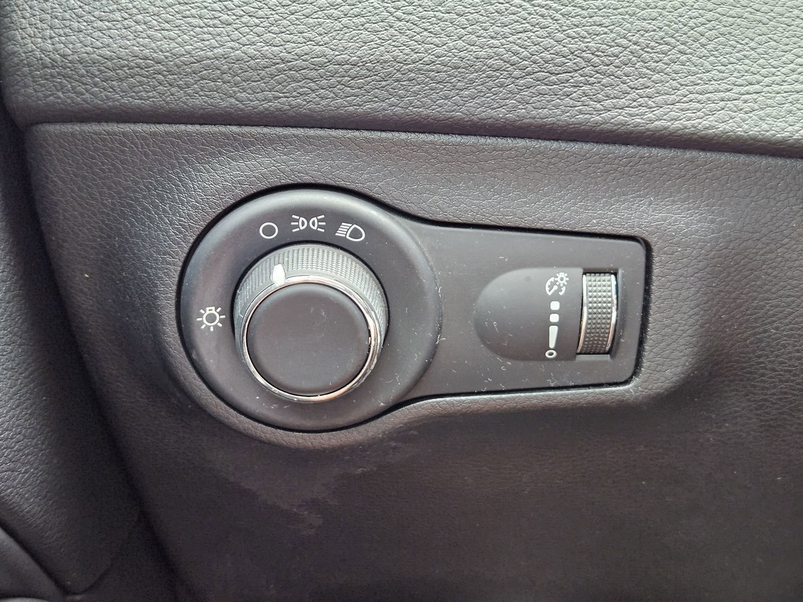 Used 2019 Jeep Compass Sport w/ Tech Group FWD image 25