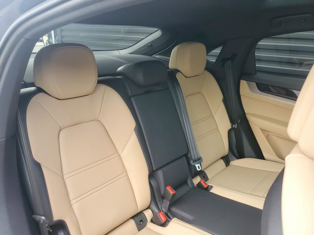 Certified 2025 Porsche Cayenne Coupe image 22