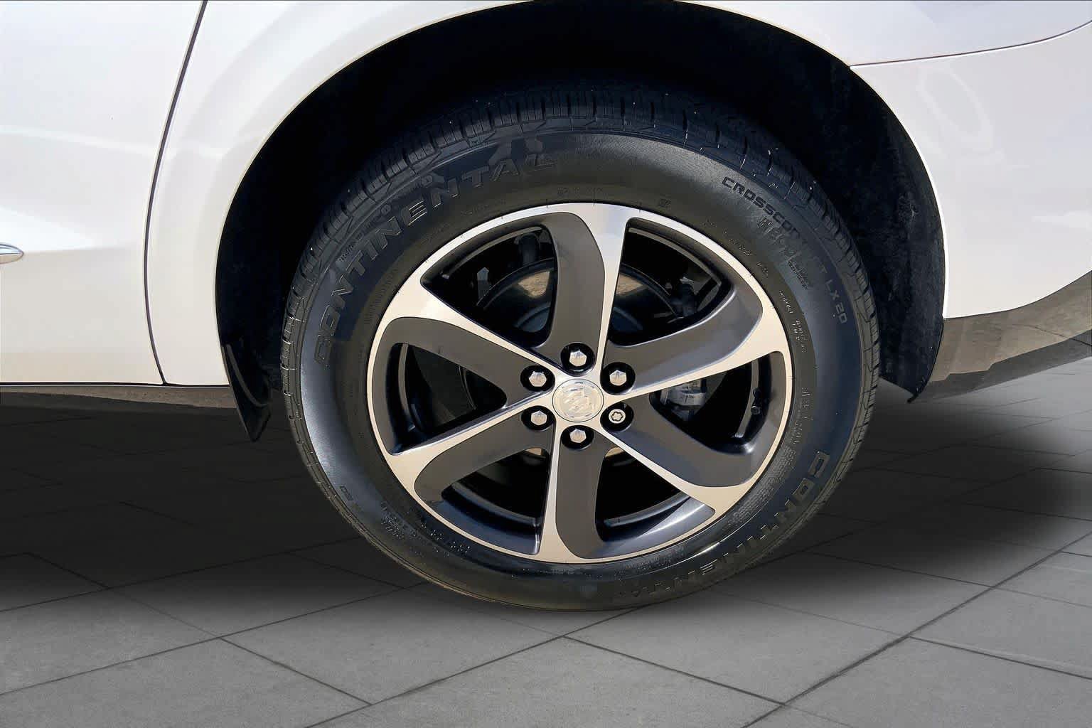 Certified 2022 Buick Enclave Essence w/ Sport Touring Edition FWD image 11