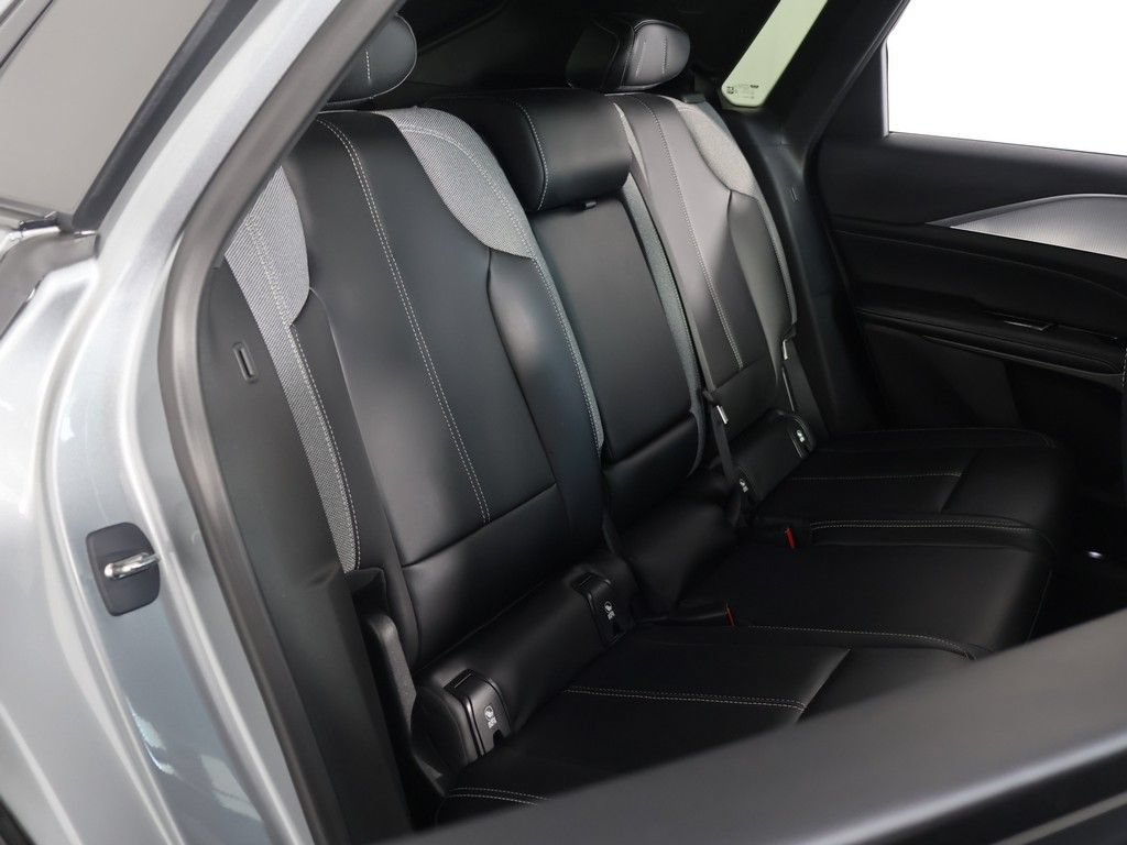 Used 2024 Cadillac Lyriq Tech RWD image 34