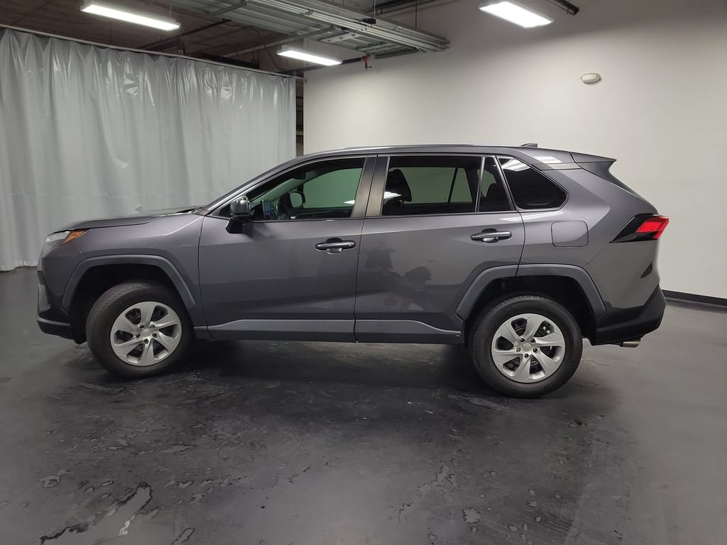 Used 2023 Toyota RAV4 LE AWD/4WD image 5