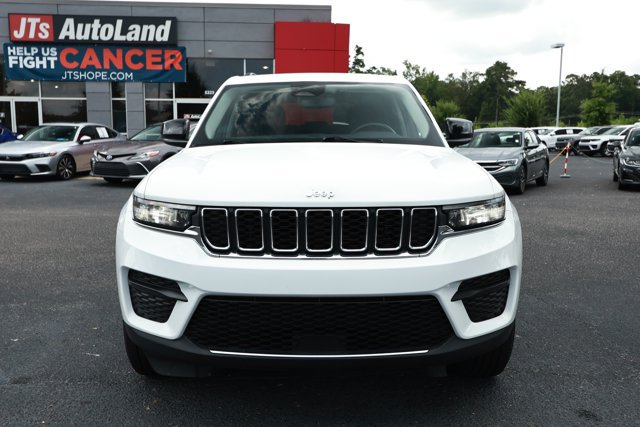 Used 2022 Jeep Grand Cherokee Laredo w/ Luxury Tech Group I AWD/4WD image 2