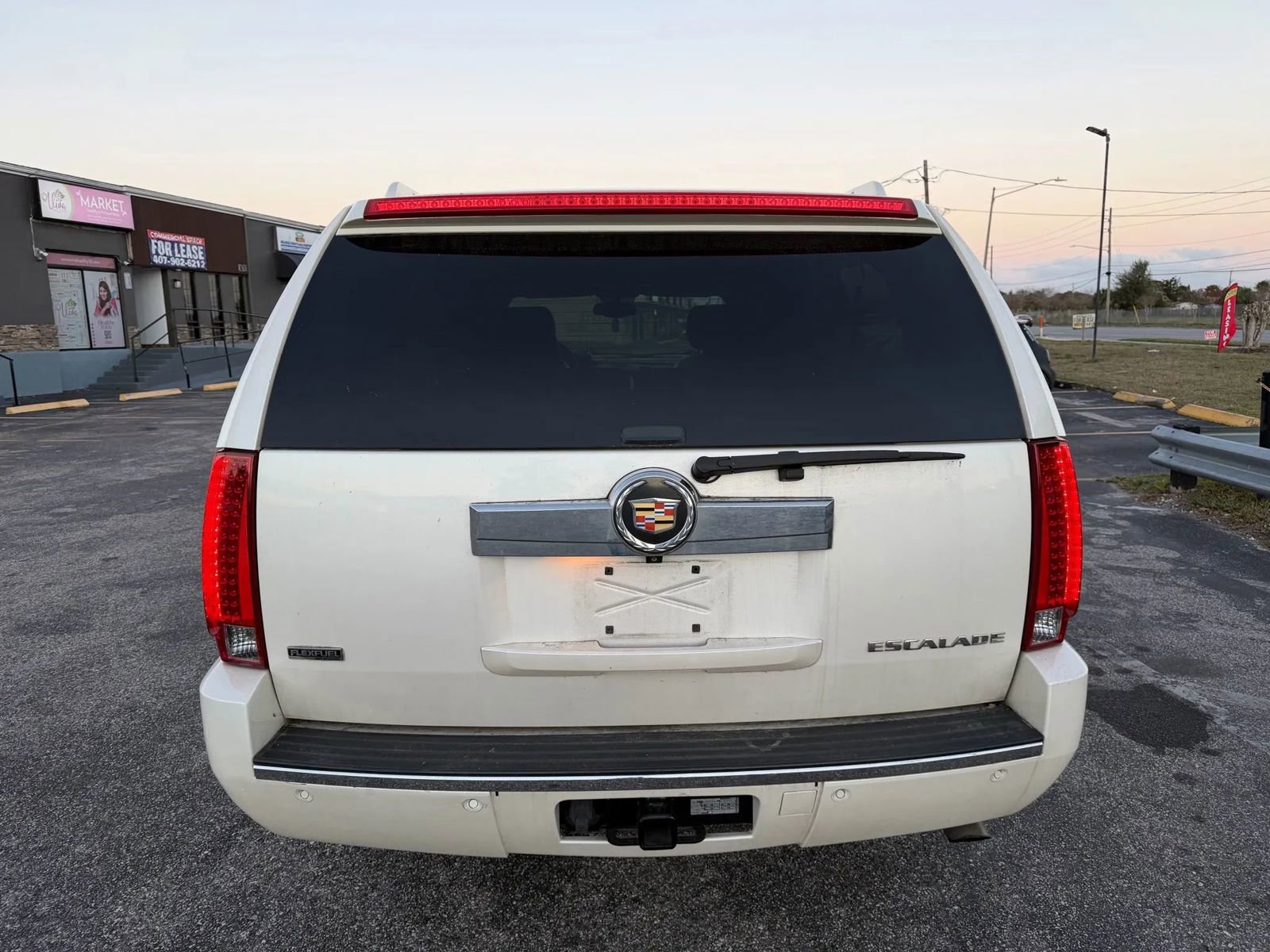 Used 2011 Cadillac Escalade ESV Luxury image 4