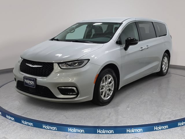 Used 2024 Chrysler Pacifica Touring-L FWD image 1