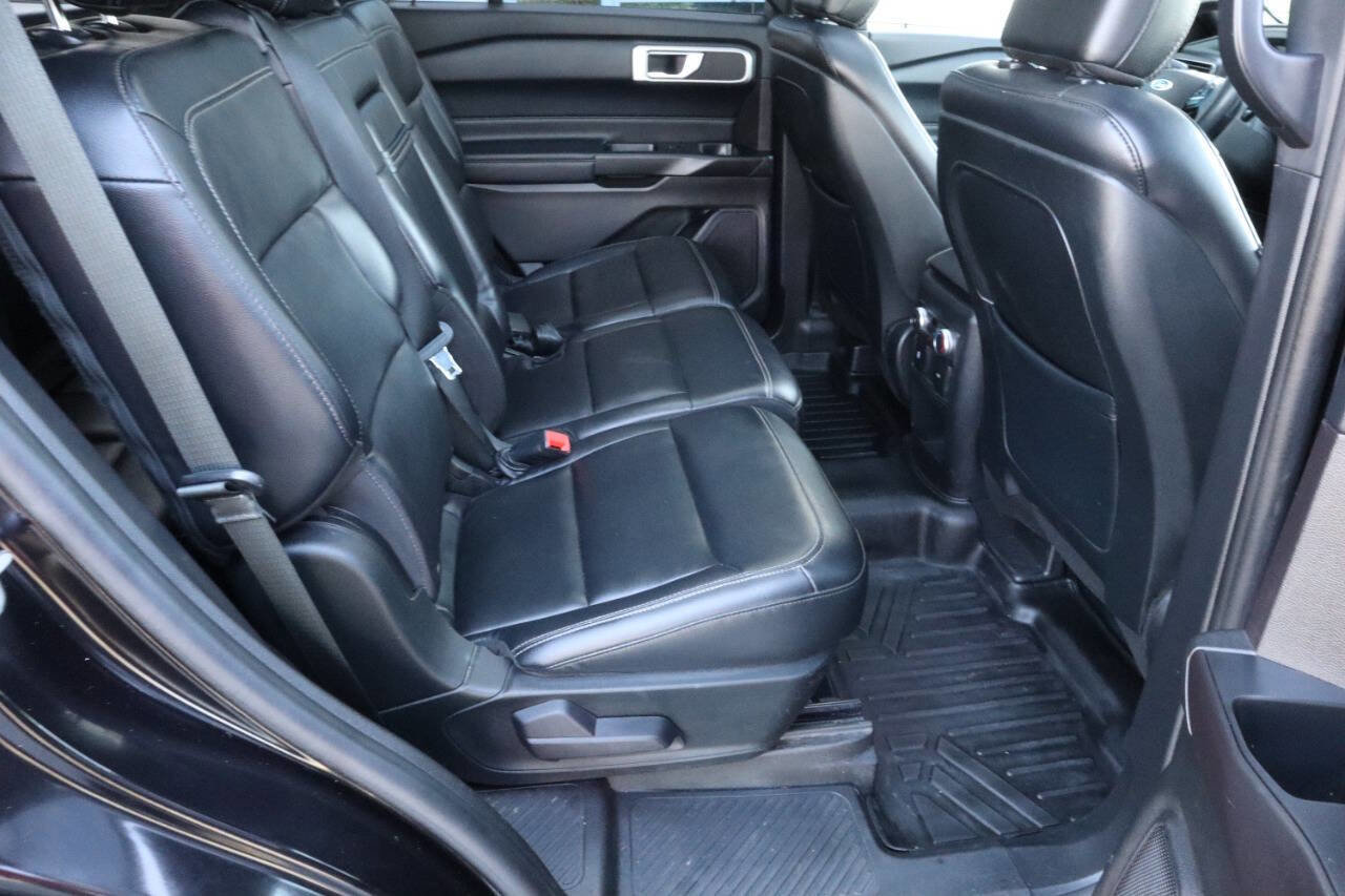 Used 2020 Ford Explorer XLT image 11