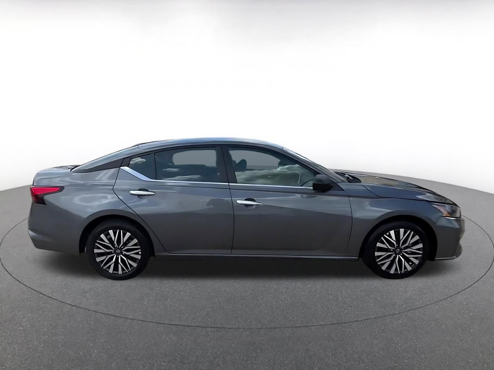 Used 2025 Nissan Altima 2.5 SV FWD image 16