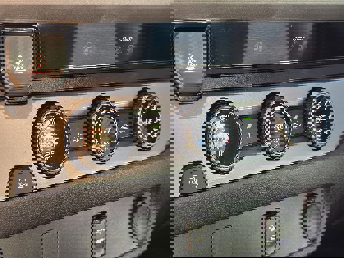 Used 2018 Toyota Tacoma SR5 image 31