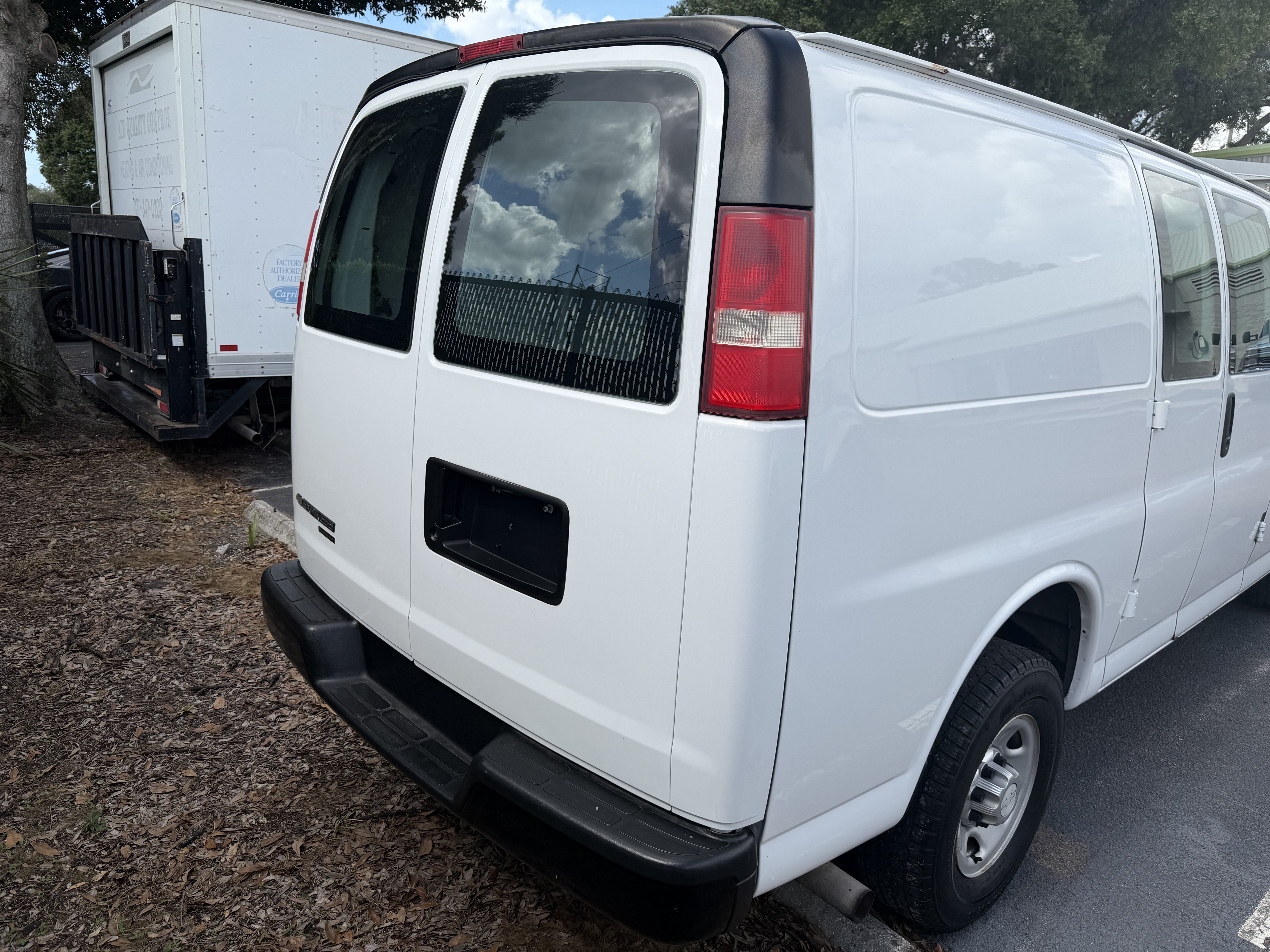 Used 2016 Chevrolet Express 2500 RWD image 6