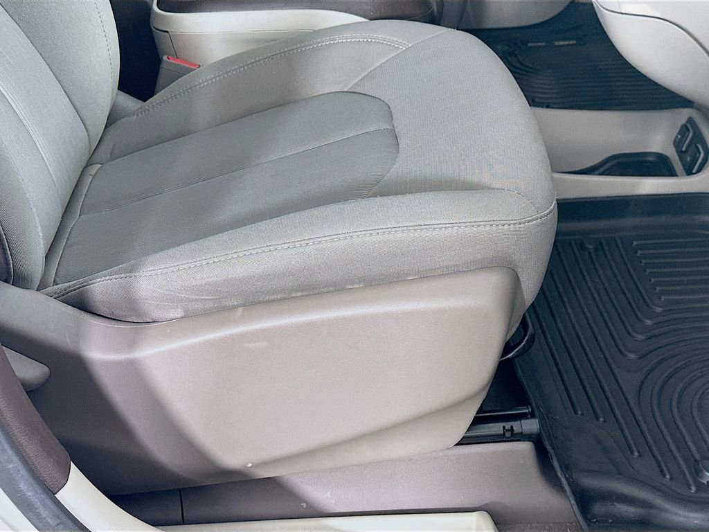 Used 2020 Chrysler Pacifica Touring image 23