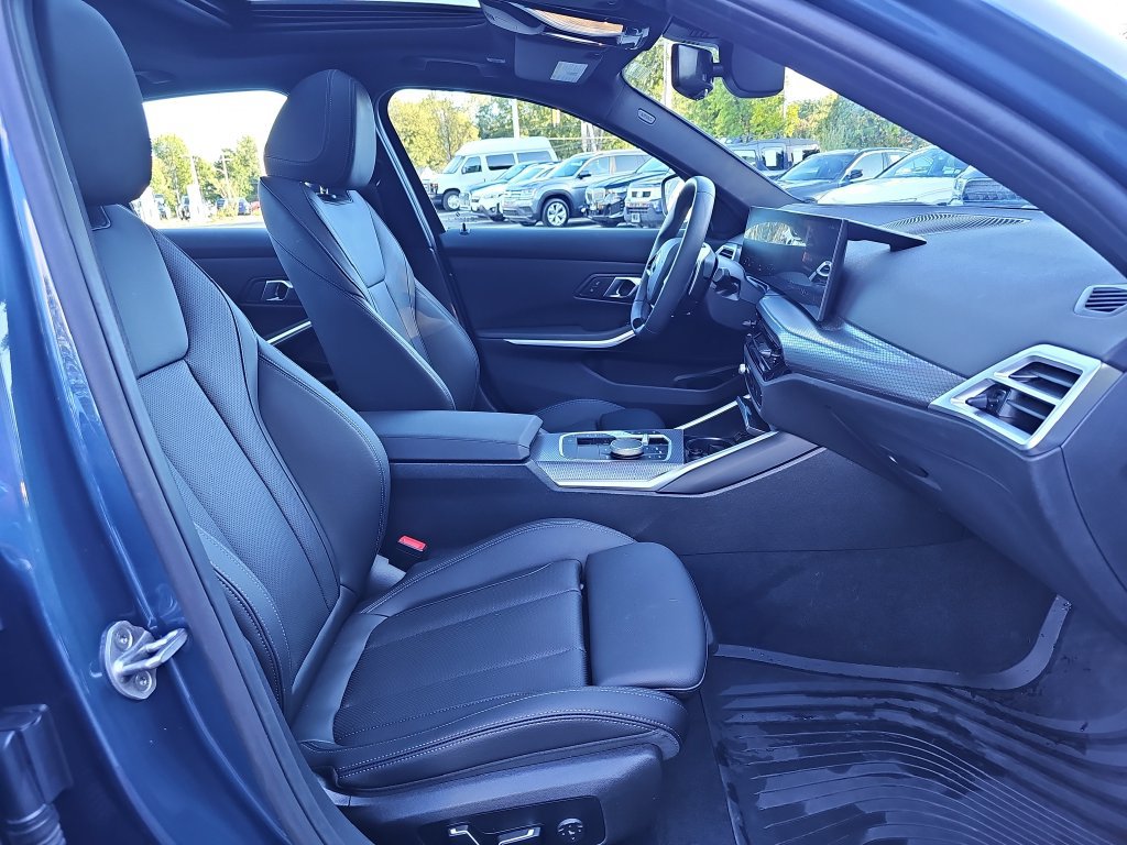 Used 2025 BMW 330i xDrive Sedan w/ M Sport Package AWD/4WD image 11