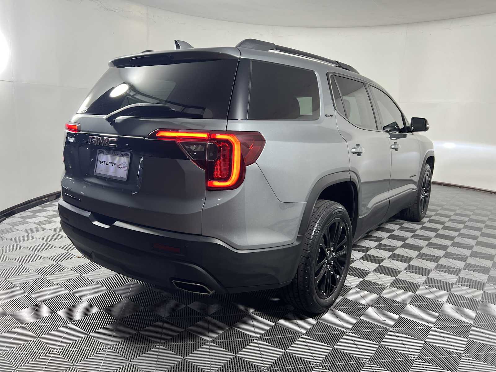 Used 2023 GMC Acadia SLT w/ Elevation Edition FWD image 11