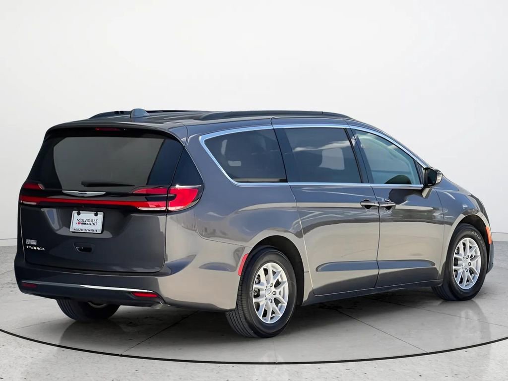 Used 2022 Chrysler Pacifica Touring-L FWD image 4