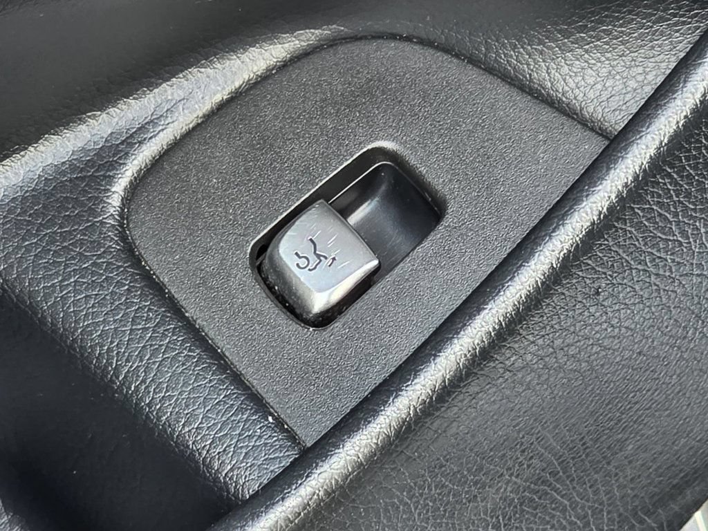 Used 2017 Mercedes-Benz E 300 image 30