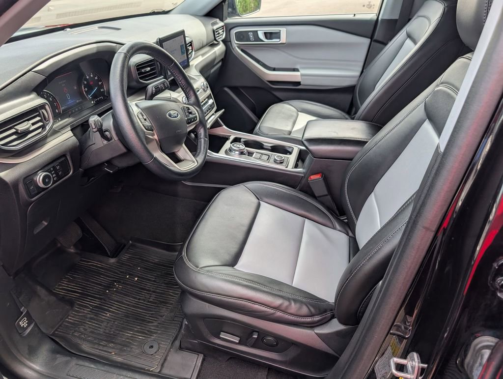 Used 2023 Ford Explorer XLT w/ Equipment Group 202A AWD/4WD image 11