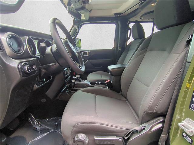 Certified 2023 Jeep Gladiator Sport AWD/4WD image 17
