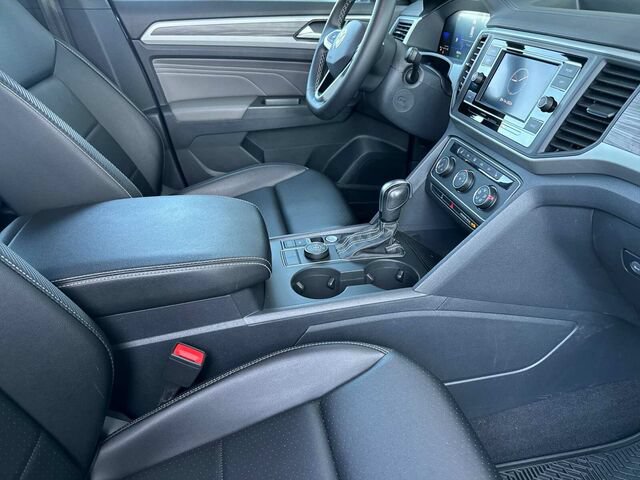 Used 2022 Volkswagen Atlas Cross Sport SE AWD/4WD image 18