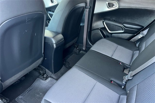 Used 2024 Kia Soul LX w/ Option Group 015 image 16