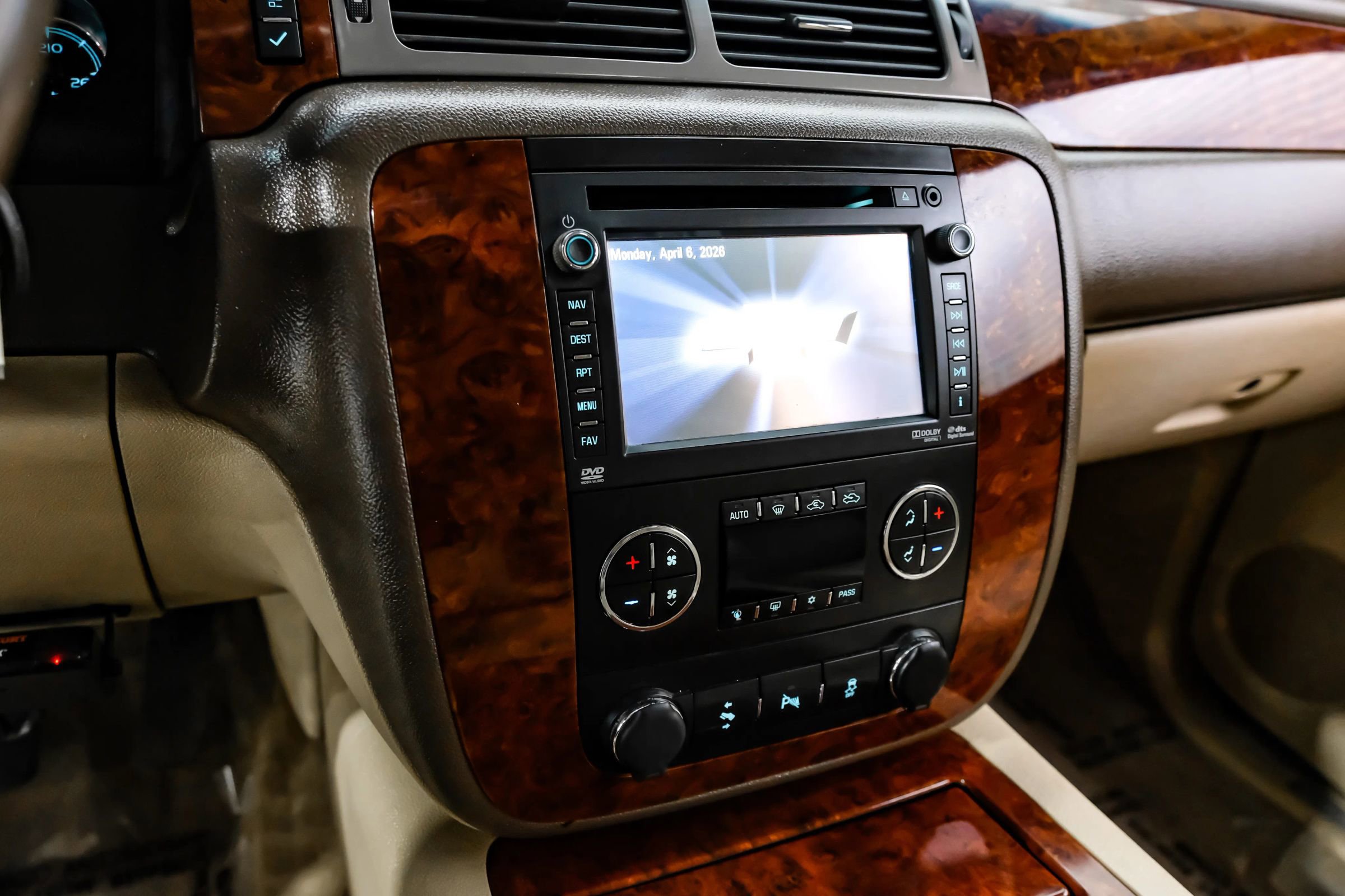 Used 2012 Chevrolet Avalanche LTZ image 34