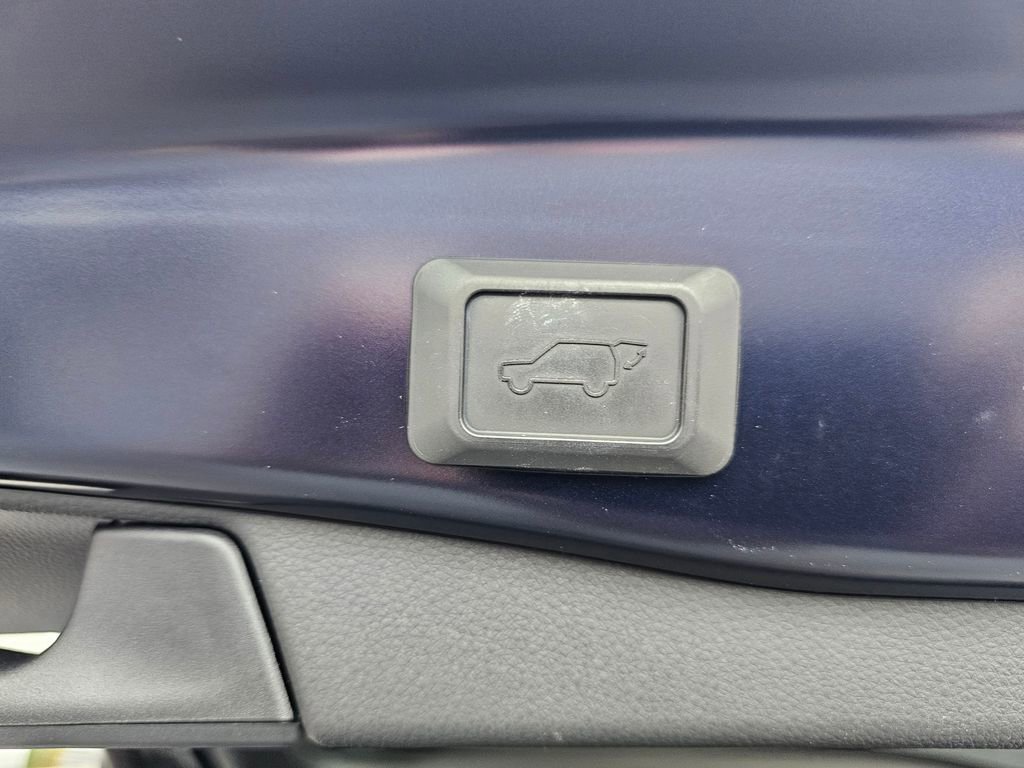 Used 2020 Toyota RAV4 XLE Premium image 13