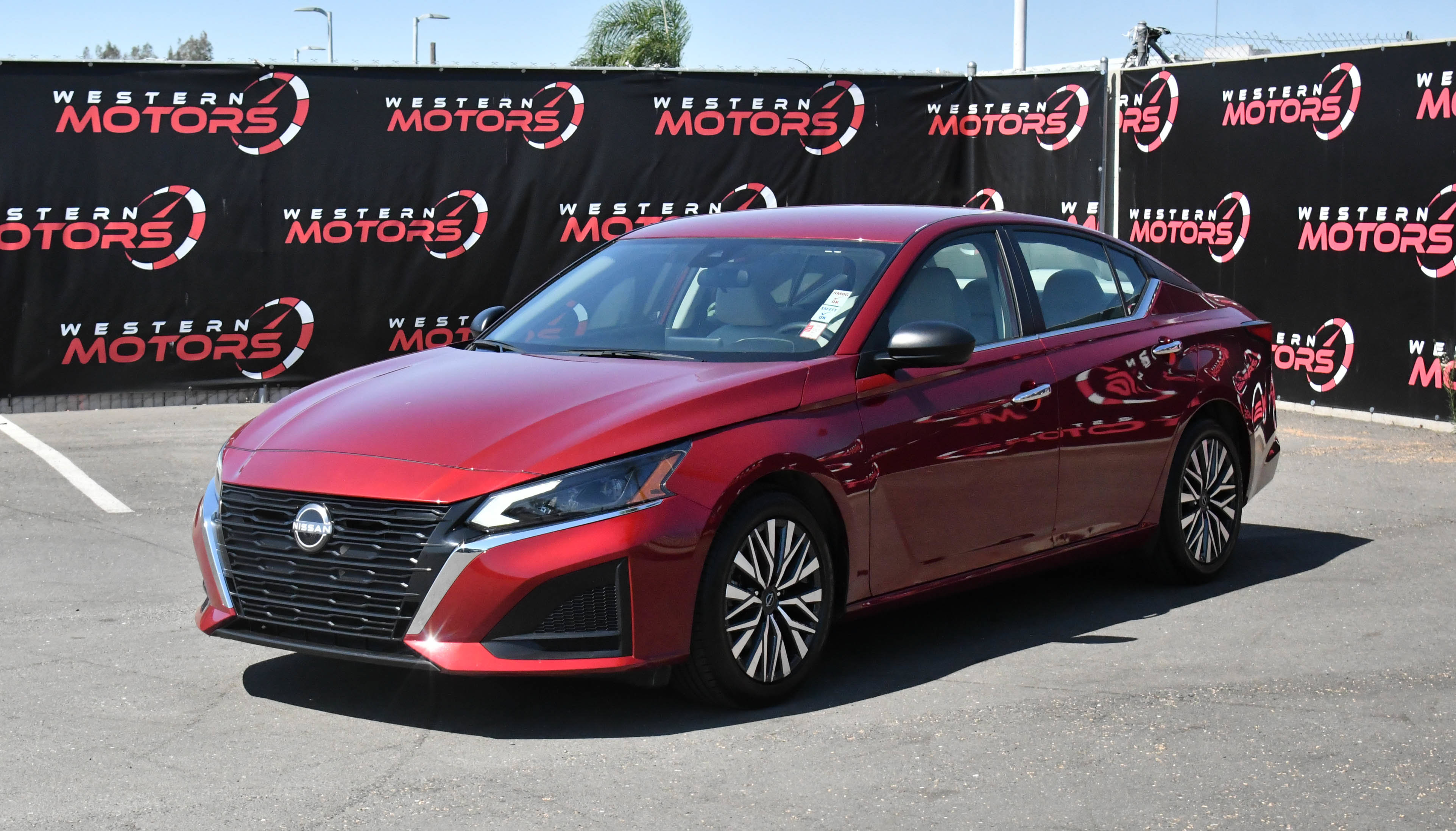 Used 2025 Nissan Altima 2.5 SV FWD image 3