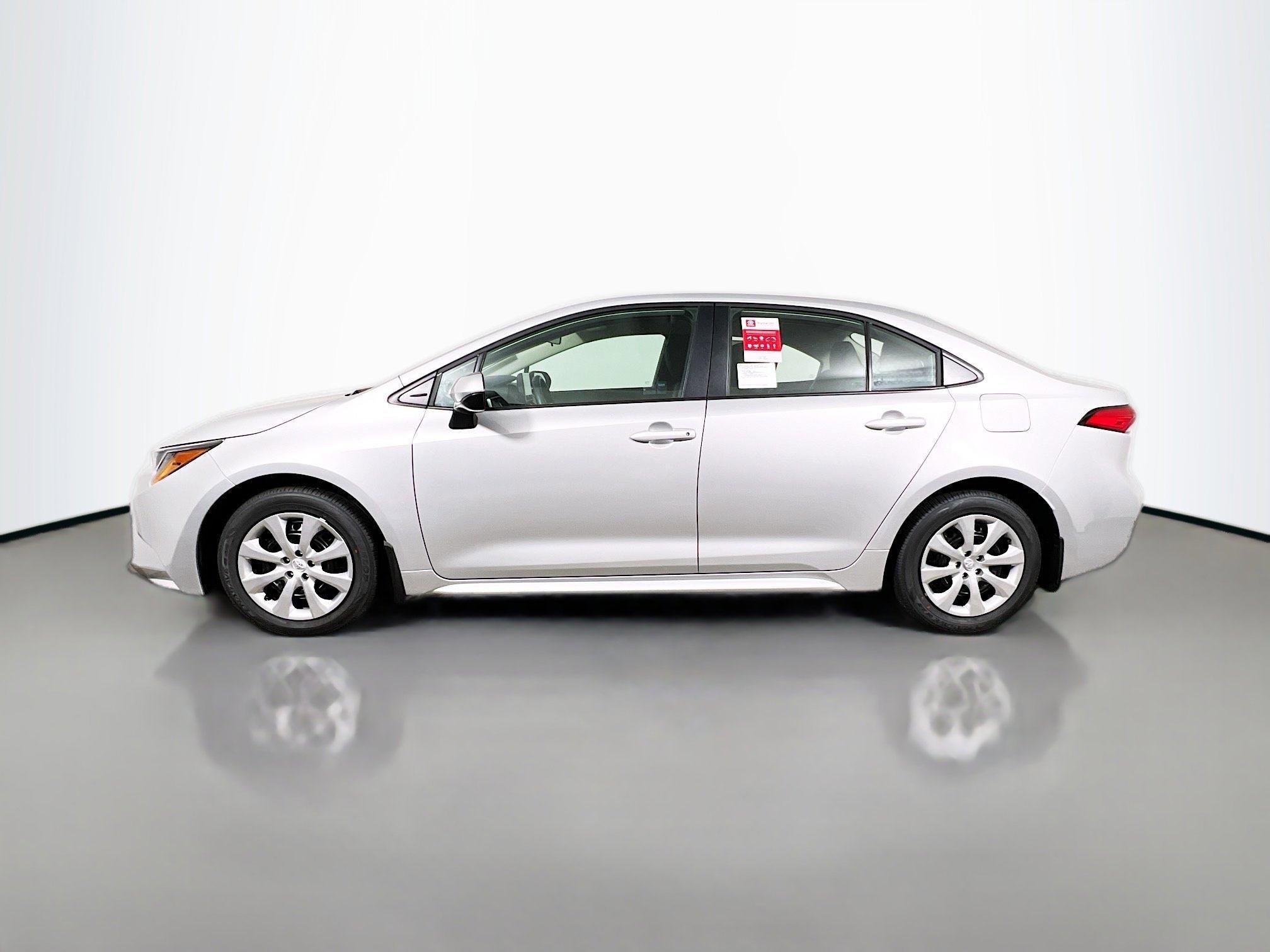 Used 2025 Toyota Corolla LE image 9