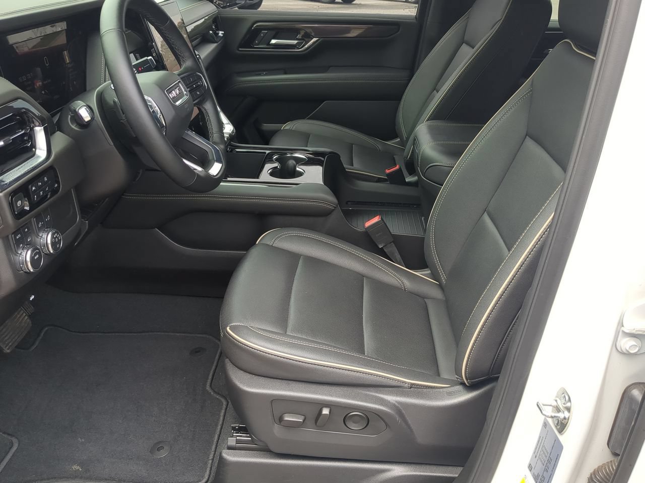 Used 2025 GMC Yukon Elevation AWD/4WD image 20