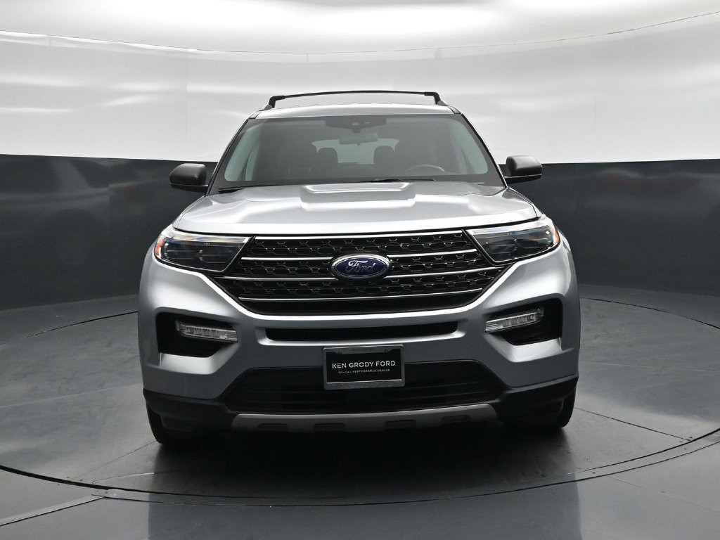 Certified 2022 Ford Explorer XLT w/ Equipment Group 202A AWD/4WD image 50