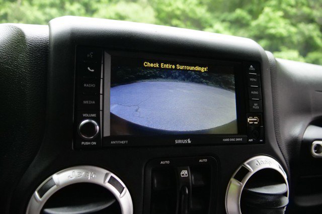 Used 2016 Jeep Wrangler Unlimited Rubicon AWD/4WD image 15