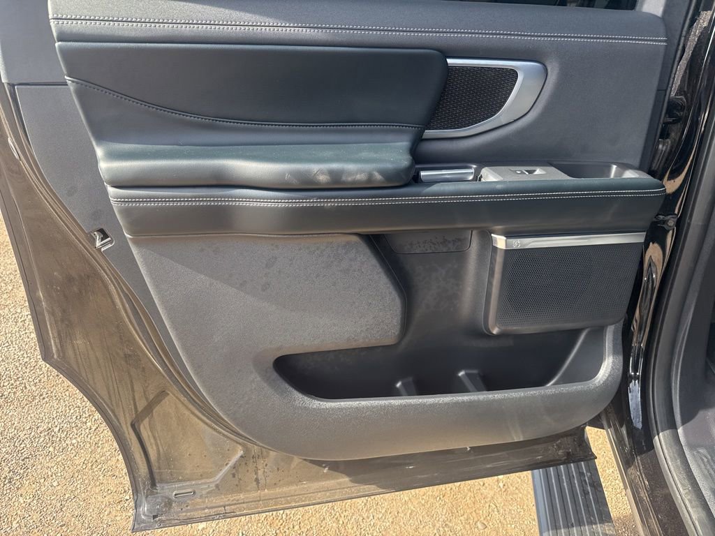 Used 2025 Ford Expedition Max Platinum w/ Stealth Appearance Package image 32