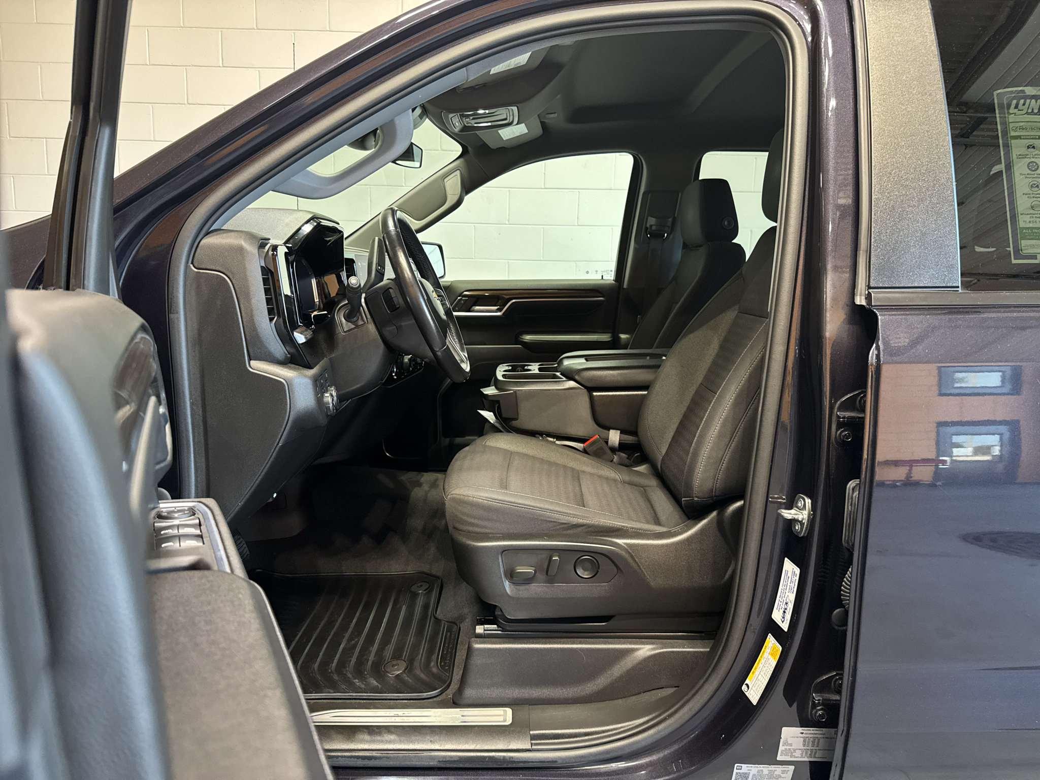Used 2023 Chevrolet Silverado 1500 LT AWD/4WD image 14